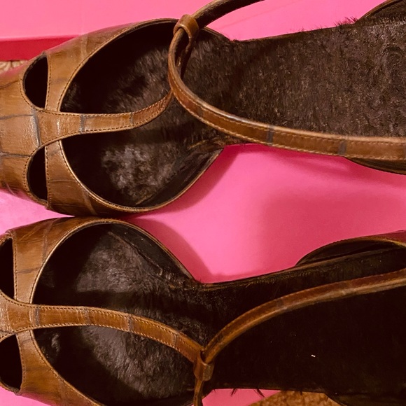 Good condition EMANUEL UNGARO Mary Jane style classic 3” shoes sz 8.5 - Picture 4 of 6